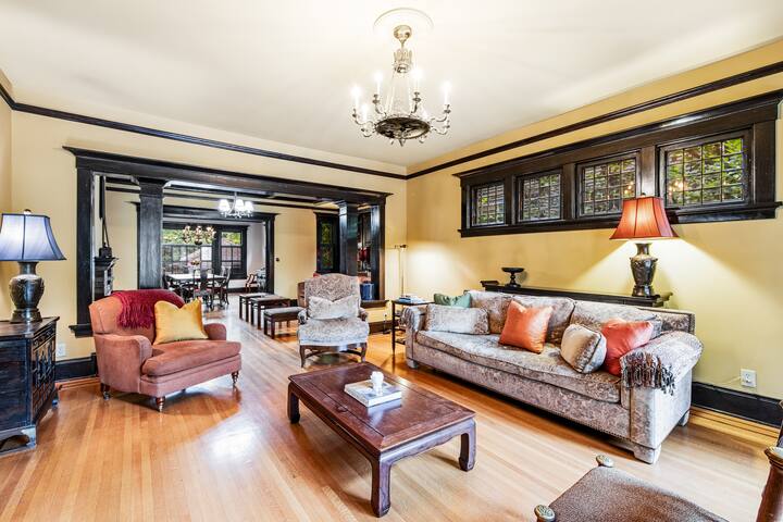 Historical Mansion in Capitol Hill gallery image 2