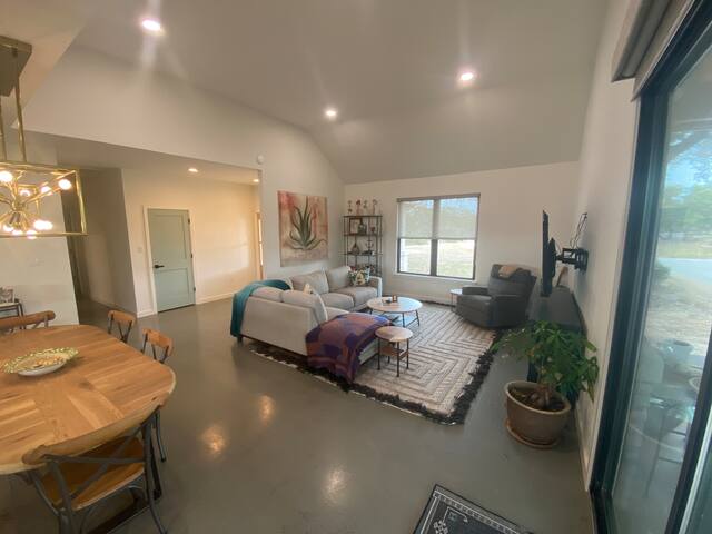 Sunset Retreat on Acreage gallery image 2