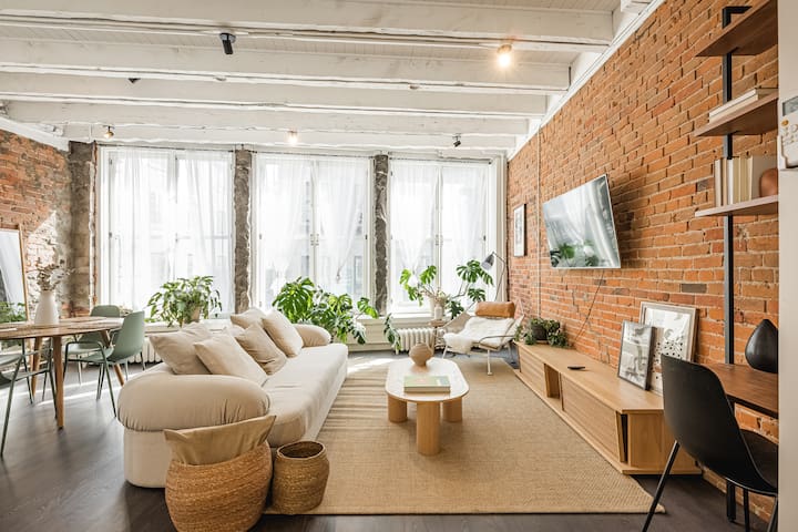 Charming 2BR in Old Montreal