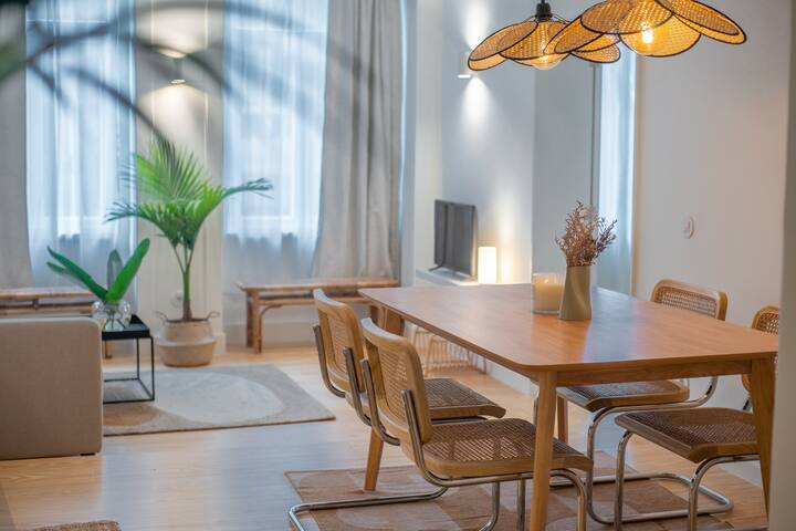 The Alluring – Central and Spacious 2 Bedroom