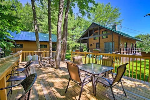 White Mountains Cottage w/ Mountain & Lake Views!