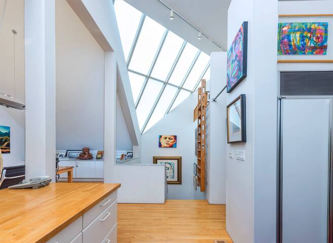 Architectural 1BR+Loft, By Beach gallery image 3