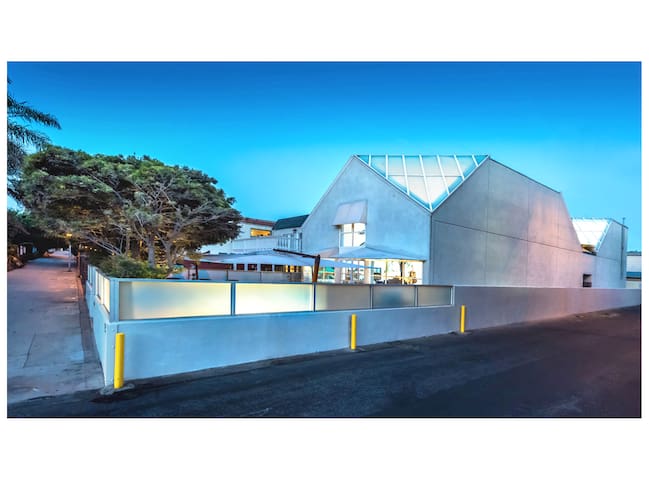 Architectural 1BR+Loft, By Beach