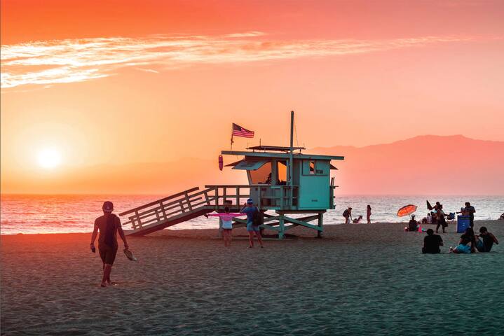 Architectural 1BR+Loft, By Beach gallery image 5