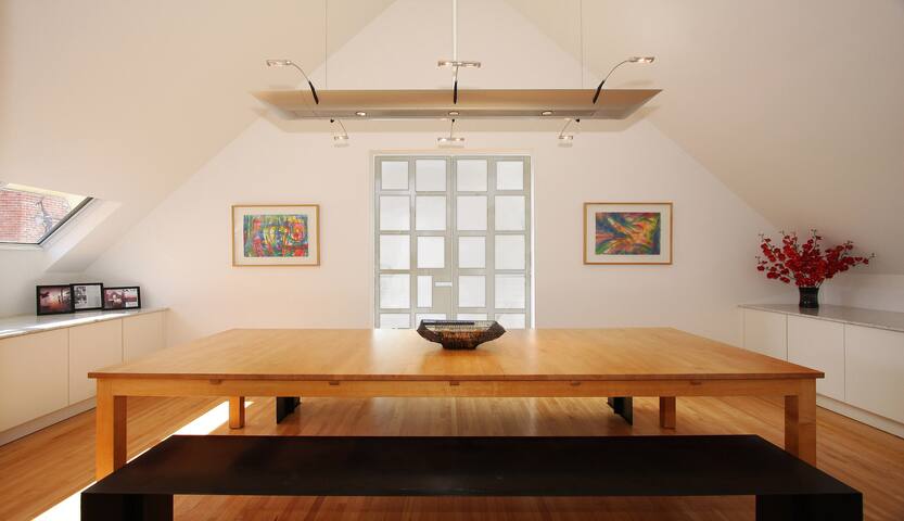 Architectural 1BR+Loft, By Beach gallery image 2