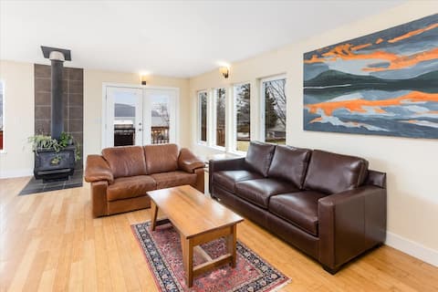 Popular Airbnb listing: Raven Lodge in Seward