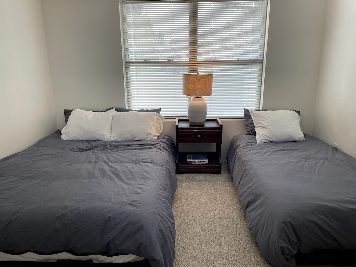 Krevat dopio "queen" dhe "queen". 