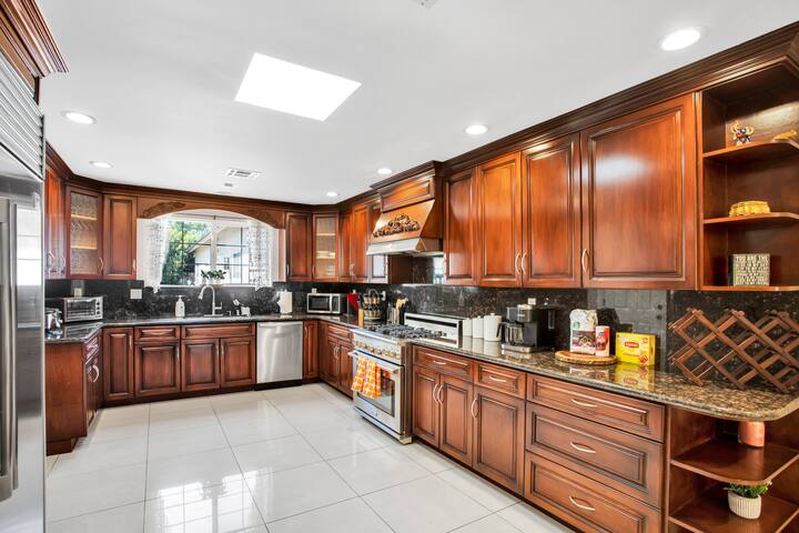 Le Grande Northridge Extravaganza Getaway gallery image 3