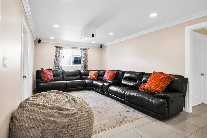 Le Grande Northridge Extravaganza Getaway gallery image 4