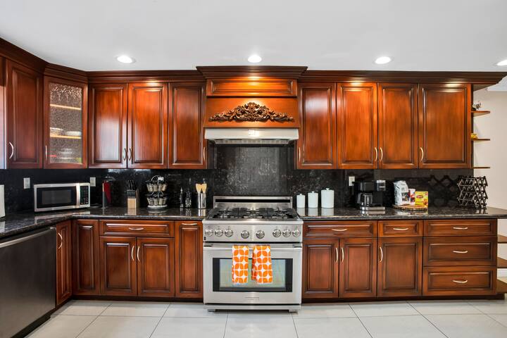 Le Grande Northridge Extravaganza Getaway gallery image 2