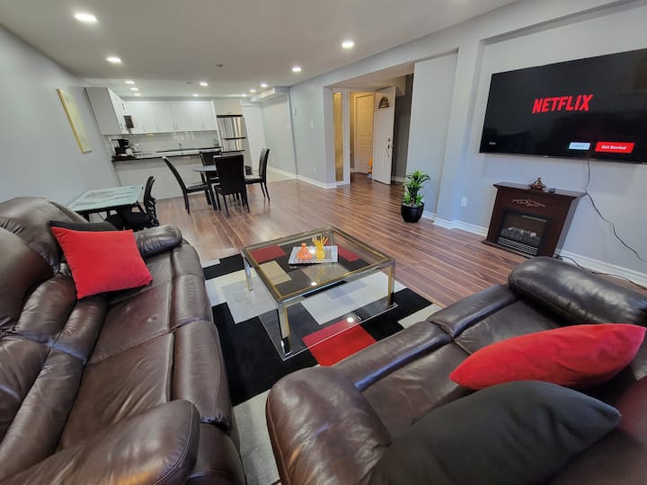 Lovely 1- Bedroom Vacation Home With Free Parking - Ottawa