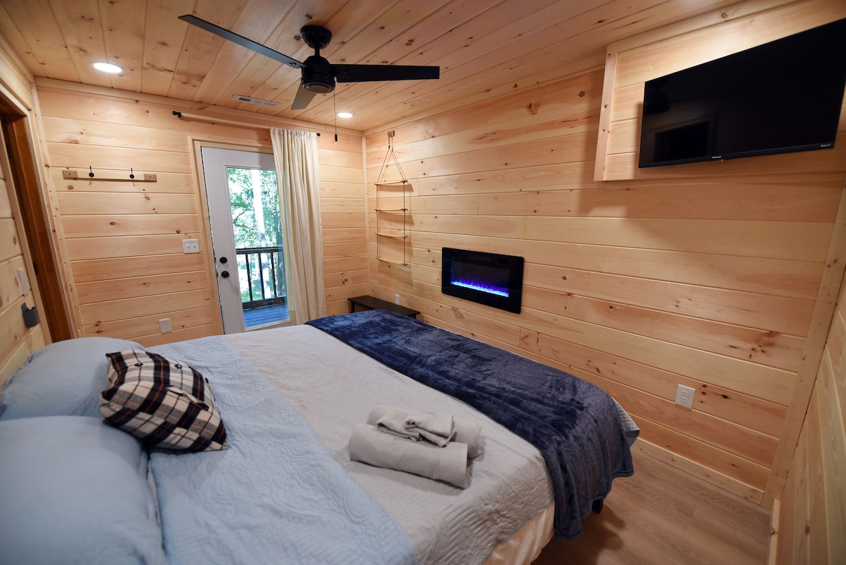 Dormitorio 2 con cama tamaño king - TV inteligente - FirePlace