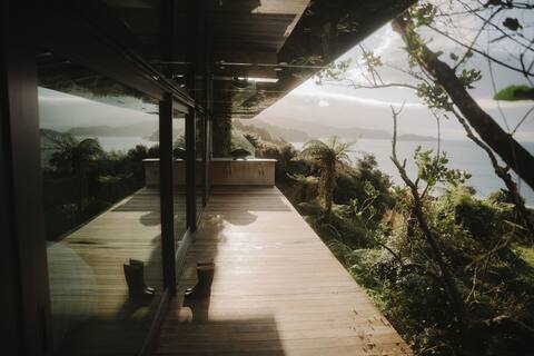 Tokoeka PurePod - Glass EcoCabin
