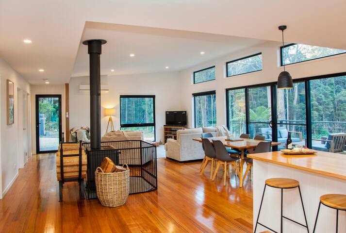 Bush and Beach Family Retreat gallery image 3