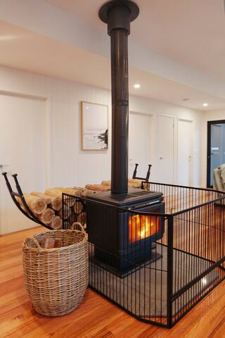 Bush and Beach Family Retreat gallery image 5