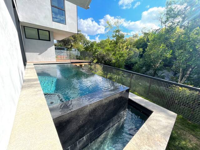 New Central Austin Modern – 2 miles to downtown gallery image 5