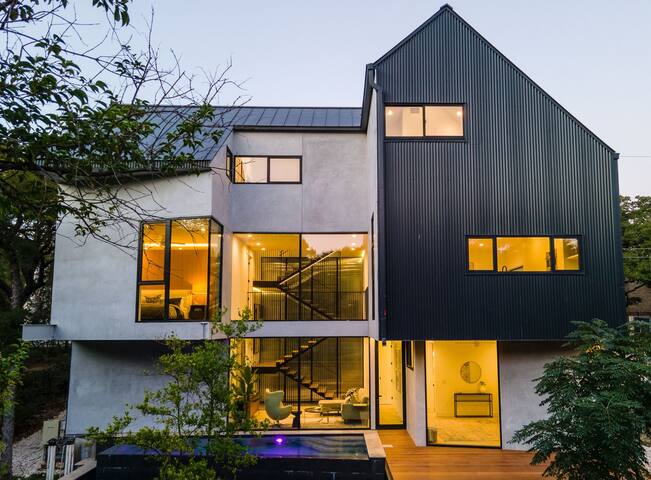 New Central Austin Modern – 2 miles to downtown gallery image 3