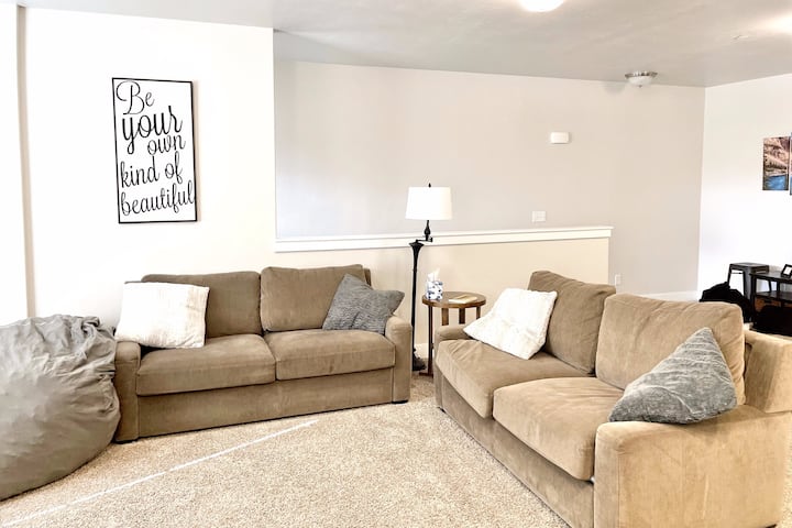 Cozy Condo In Uptown Logan * Sleeps 10 ! - Logan