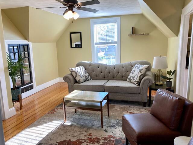 John Clarke House- Whole House- 5 Bedrooms- 9 beds gallery image 4