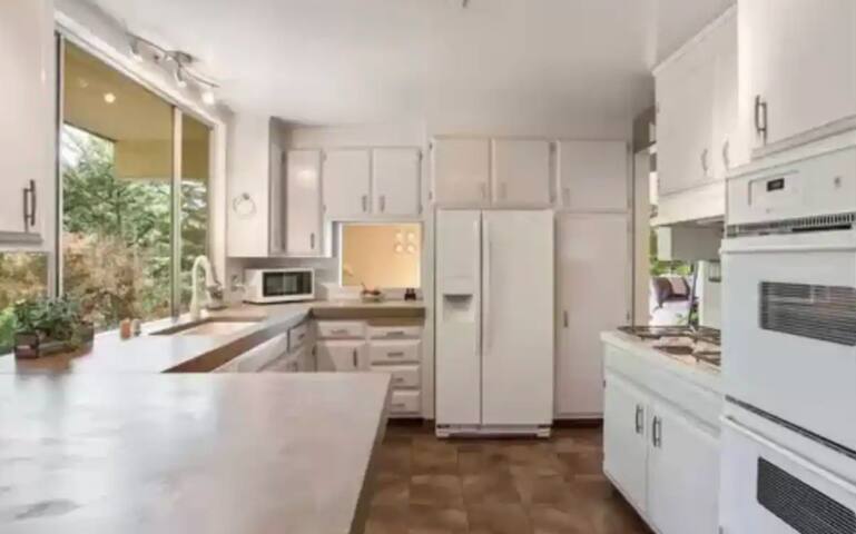 Dream Redwood Getaway: Hot Tub, Views, Hiking gallery image 4