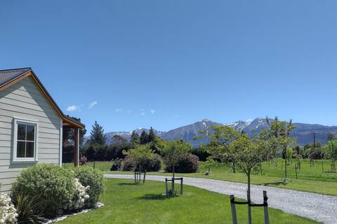 Country Cottage with mountain view