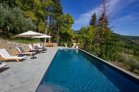 Liberty Style Villa with pool and superb view