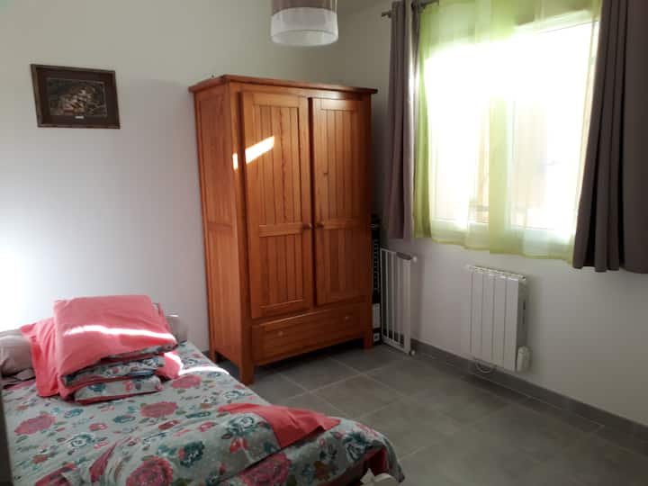 Chbre 3 : un lit 90 x 190 et un lit titoir 90 x 190