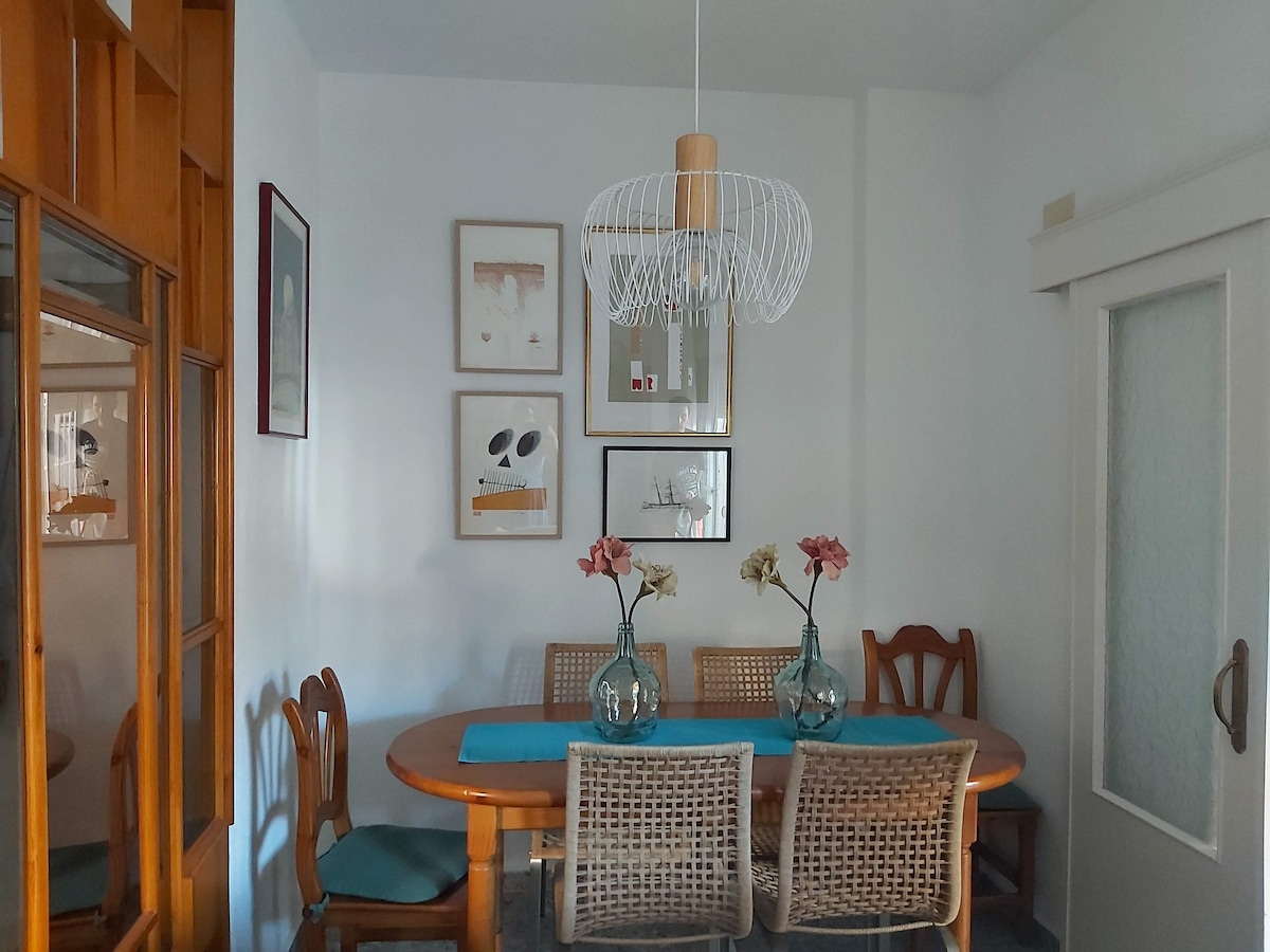 Popular Airbnb listing: A spacious duplex with a patio in Rota