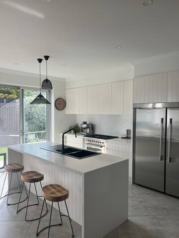 5 Bedroom Family Luxury with Pool & Pool House! gallery image 4