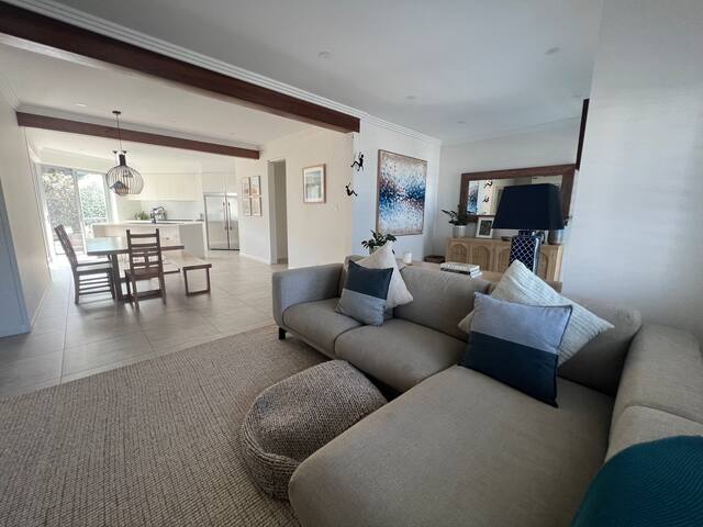 5 Bedroom Family Luxury with Pool & Pool House! gallery image 2