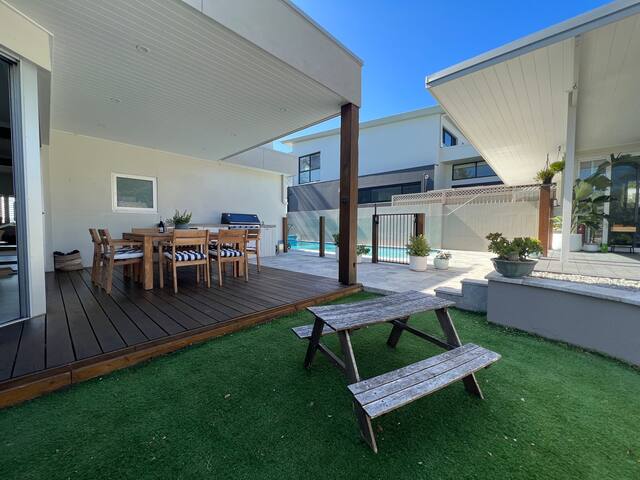 5 Bedroom Family Luxury with Pool & Pool House! gallery image 3