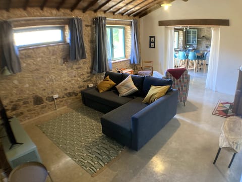 Anuncio de Airbnb popular: Caliandra. Jacuzzi and fireplace. en Salamanca