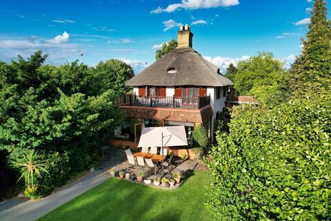 Old Wharf Cottage - Riverside Living with Pool