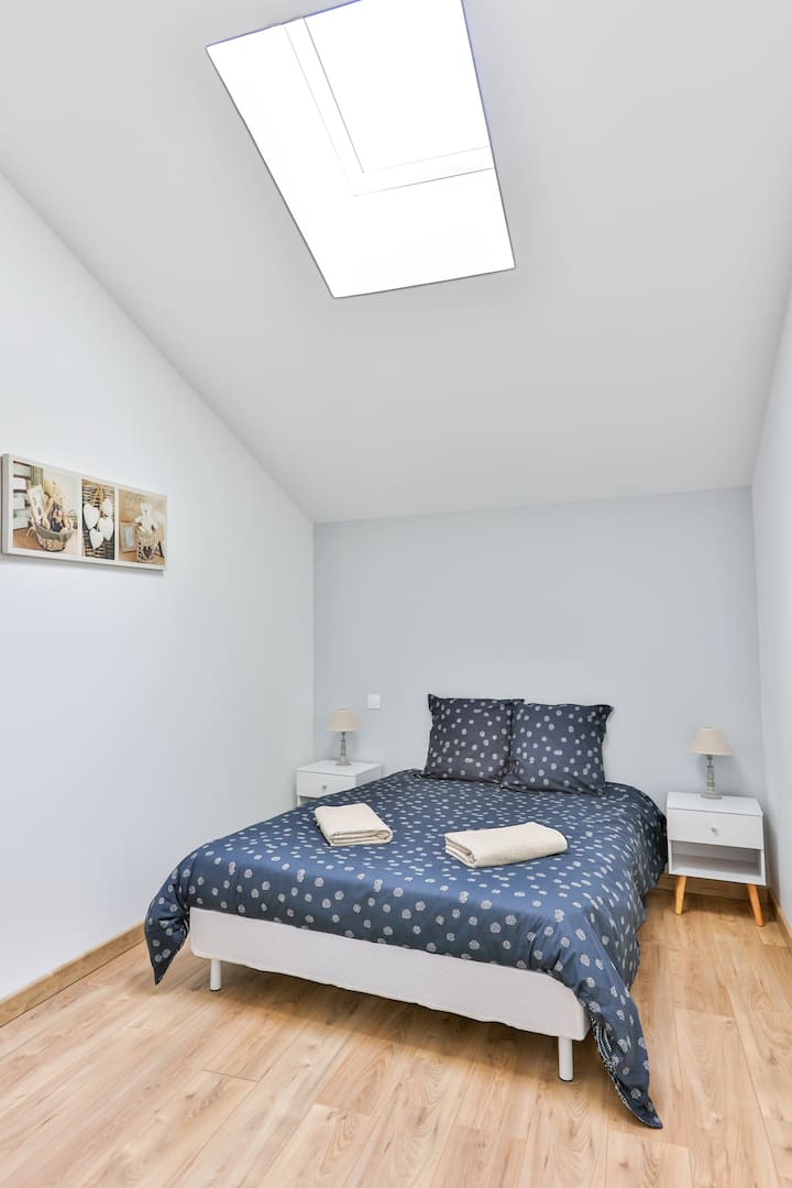 ✦ غرفة نوم 1
✦ تلفزيون 
غرفة✦ تبديل
✦ 2 مناشف كبيرة