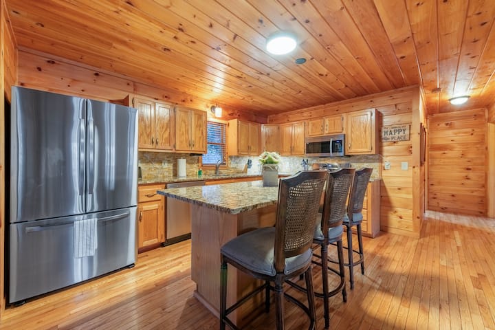 Private Riverside Cabin - Ellijay, GA