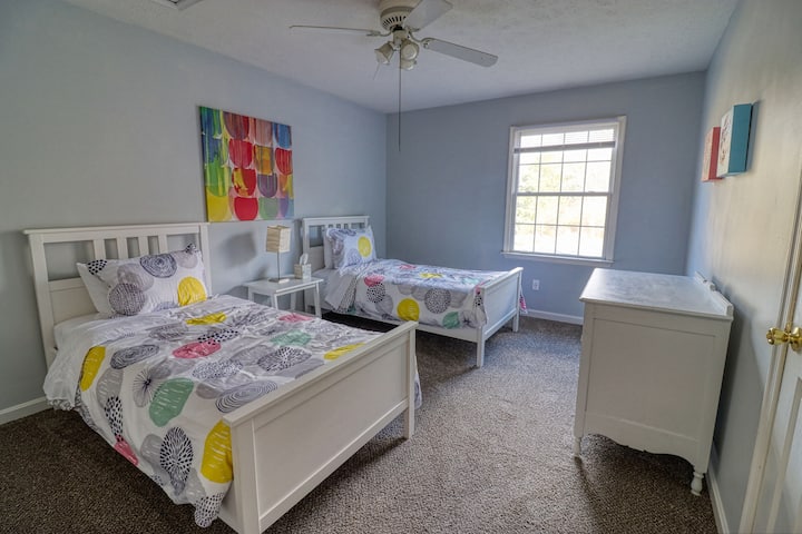 2nd Bedroom - 2 Twins