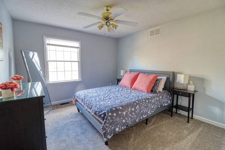 3rd Bedroom - 1 Queen