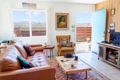 Popular Airbnb listing: 5-acre homestead, epic sunset views, pet friendly in High Desert