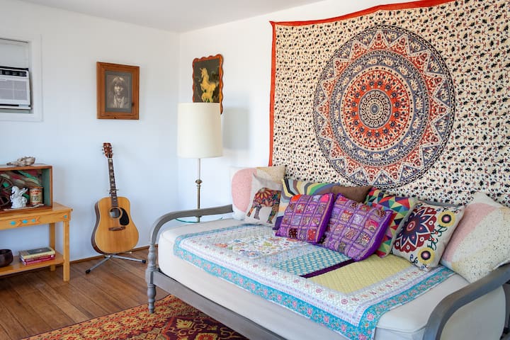 5-acre homestead, epic sunset views, pet friendly