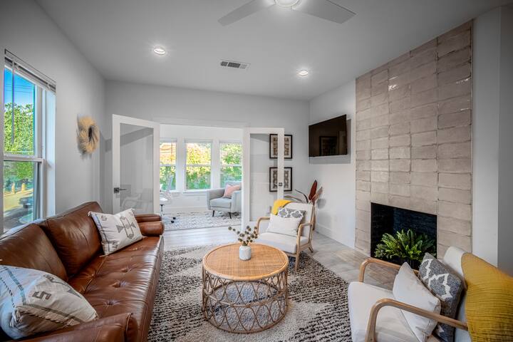 Luxury Two Bedroom W/ Roof Deck Near Highland Park gallery image 4