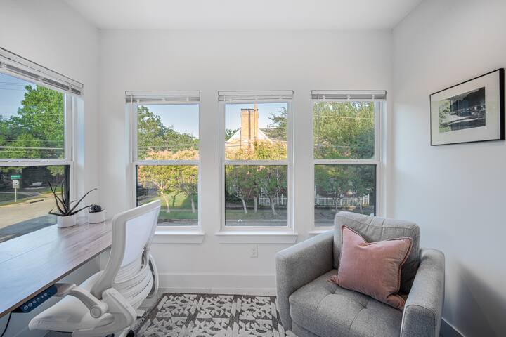 Luxury Two Bedroom W/ Roof Deck Near Highland Park gallery image 5