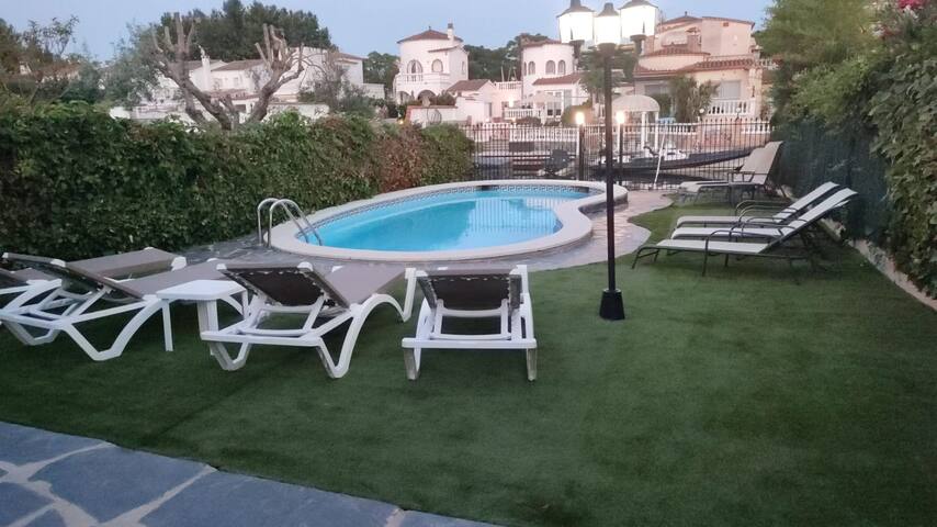 007 Chalet with moorage and pool gallery image 4