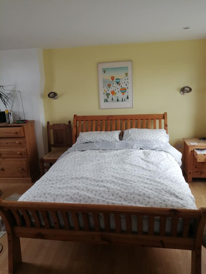 Attic bedroom ensuite Bed and breakfasts for Rent in Brighton and