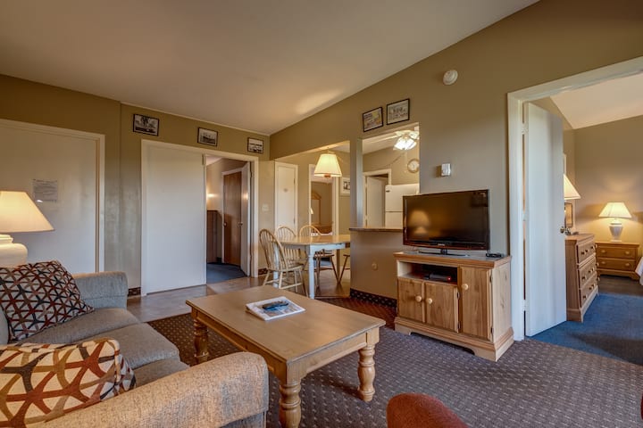 Seize The Seasons/ Fantastic Location!  3br Condo - Weirs Beach, NH