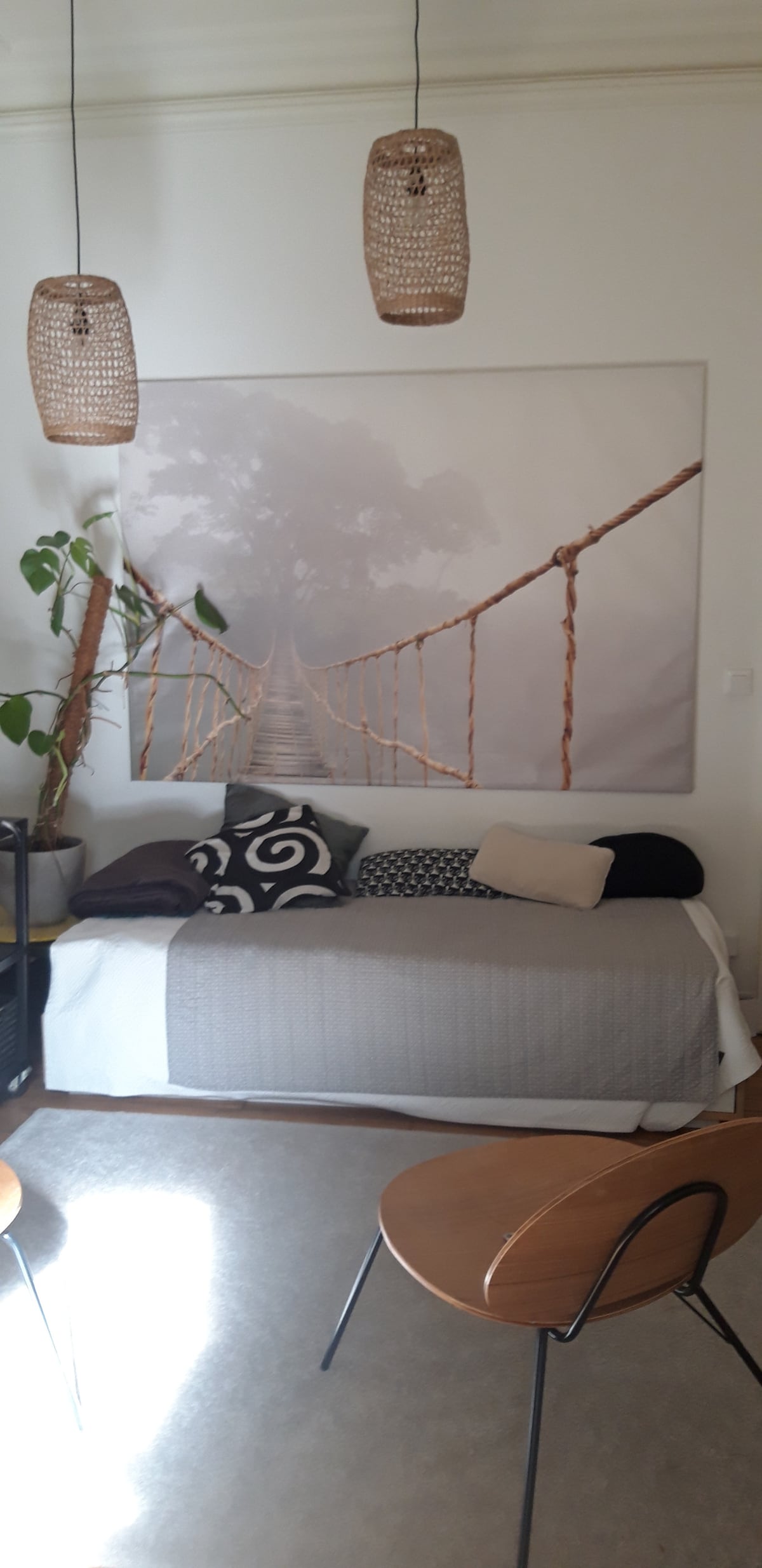 kontorsrum med en enkelsäng. Möjlighet att sätta en extra madrass för två personer.