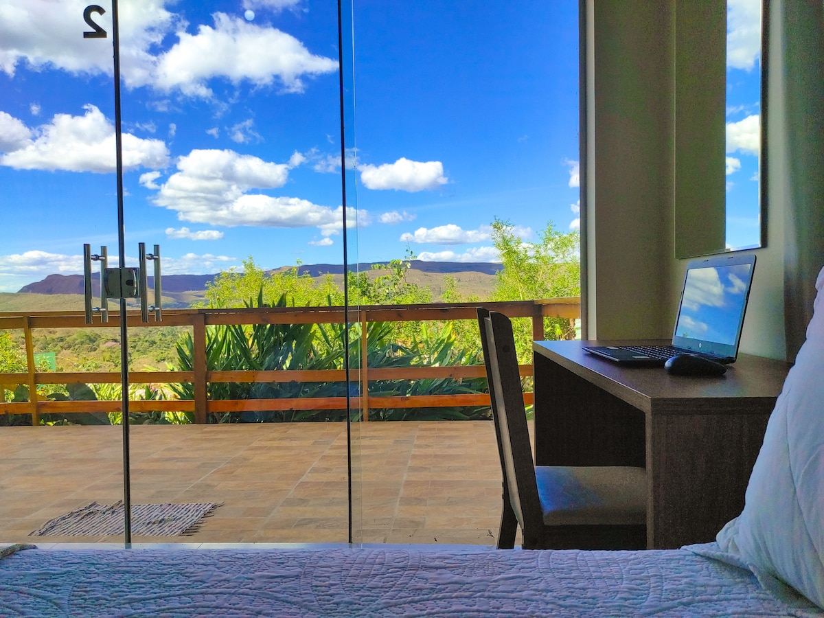 Suitë me pamje panoramike, një krevat dopio dhe një krevat tek 