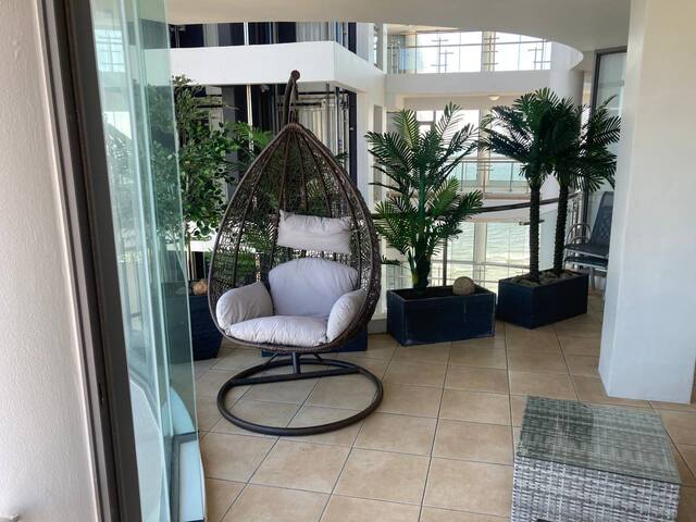 Beachfront Apartment with sea- and mountain views gallery image 4