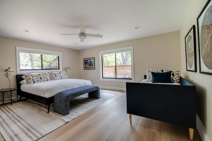 Main House Bedroom overlooking fountain. King size bed with custom bedding, twin day bed. Motorized blinks. Ensuite bath