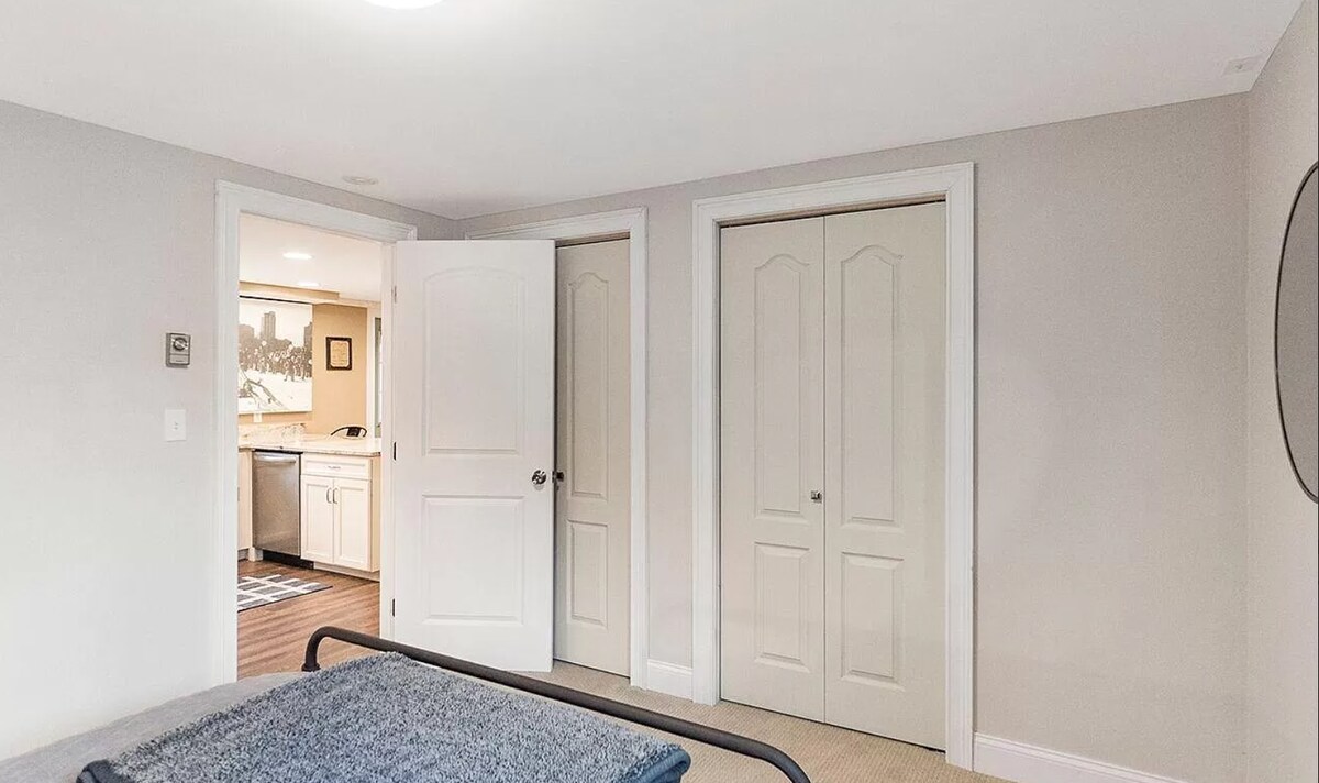 ตู้เสื้อผ้าในห้องนอน