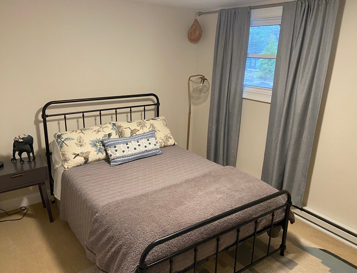 ห้องนอนอบอุ่นชั้นล่าง